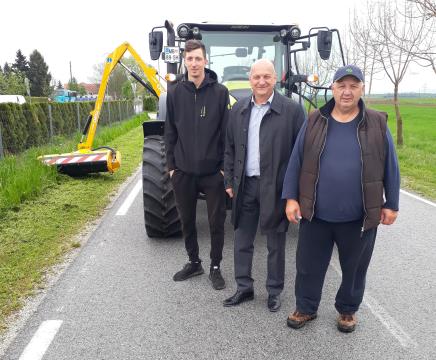 SLIKA TRAKTOR